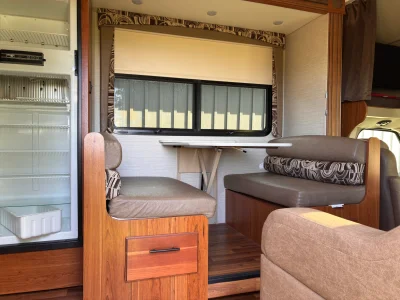 2017 JAYCO GREYHAWK photo 2