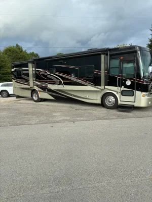 2009 TIFFIN MOTORHOMES PHAETON photo 5