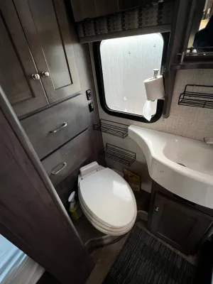 2018 WINNEBAGO FUSE photo 20