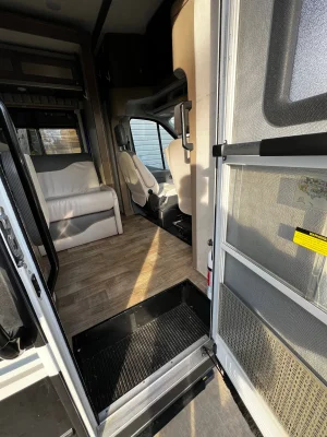 2018 WINNEBAGO FUSE photo 9