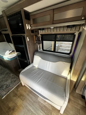 2018 WINNEBAGO FUSE photo 10