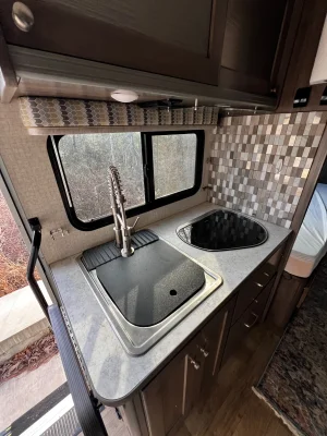 2018 WINNEBAGO FUSE photo 12
