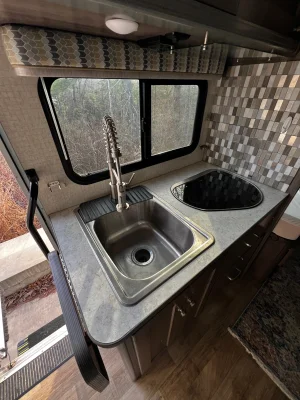 2018 WINNEBAGO FUSE photo 13