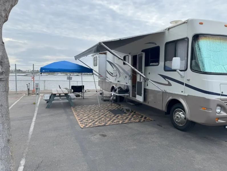 2005 DAMON DAYBREAK exterior