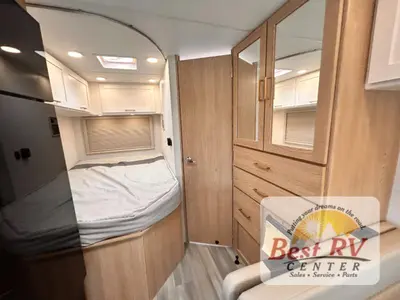 2027 Thor Motor Coach Four Winds photo 32