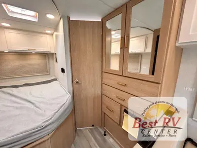 2027 Thor Motor Coach Four Winds photo 33