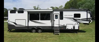 Used 2021 Keystone Avalanche 395BH