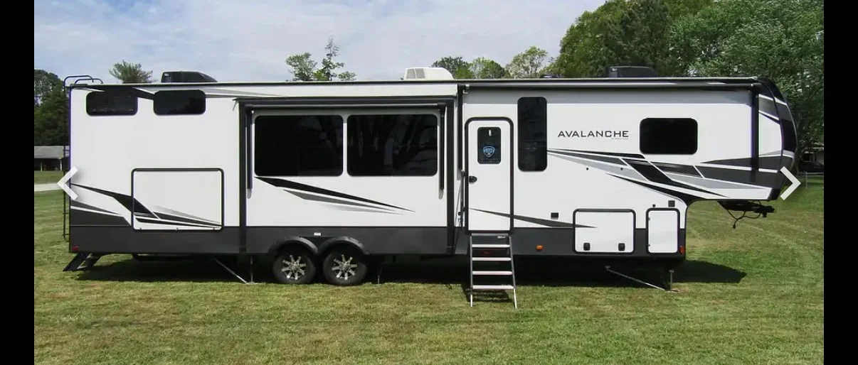 2021 KEYSTONE AVALANCHE exterior