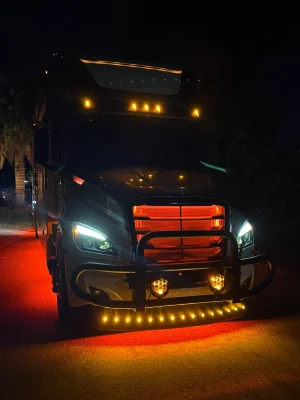 2023 RENEGADE EXPLORER photo 2