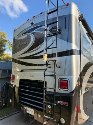 2012 WINNEBAGO JOURNEY photo 3