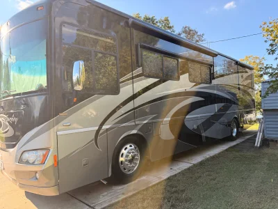 2012 WINNEBAGO JOURNEY photo 2