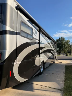 2012 WINNEBAGO JOURNEY photo 6