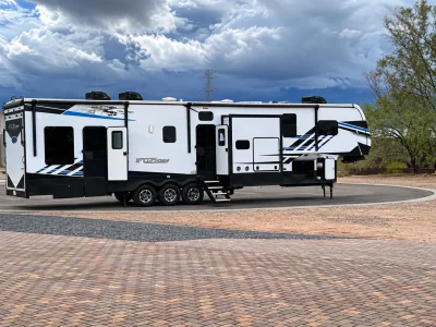 Used 2023 Keystone Fuzion 427