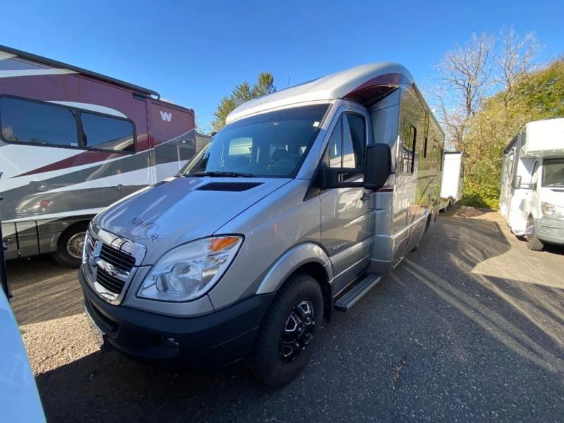 2009 Itasca Navion iQ exterior