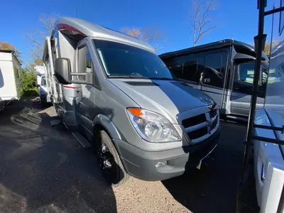 2009 Itasca Navion iQ photo 2