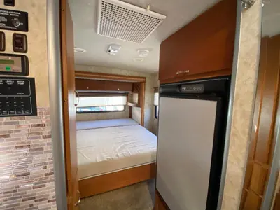 2009 Itasca Navion iQ photo 32