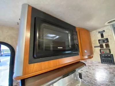 2009 Itasca Navion iQ photo 26