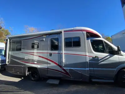 2009 Itasca Navion iQ photo 10