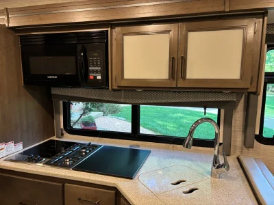 2021 THOR MOTOR COACH FOUR WINDS photo 16