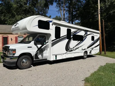 2021 THOR MOTOR COACH FOUR WINDS photo 2