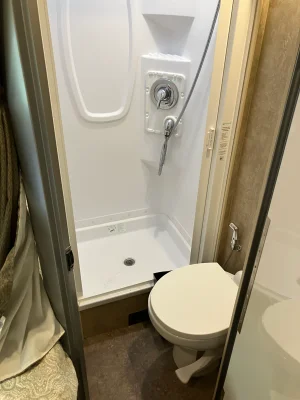 2017 WINNEBAGO ITASCA NAVION photo 12