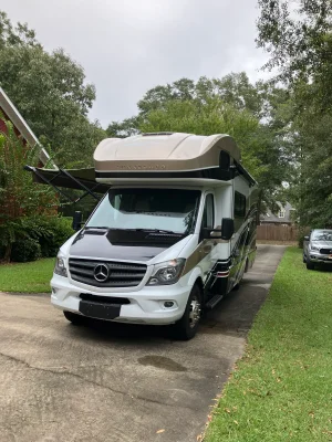 2017 WINNEBAGO ITASCA NAVION photo 2