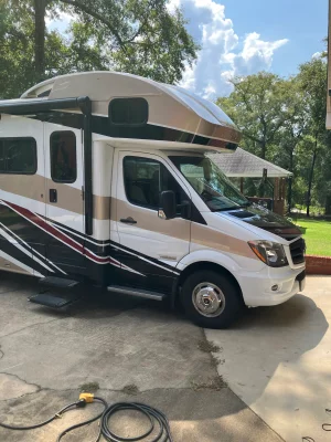 2017 WINNEBAGO ITASCA NAVION photo 9