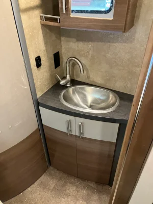 2017 WINNEBAGO ITASCA NAVION photo 13