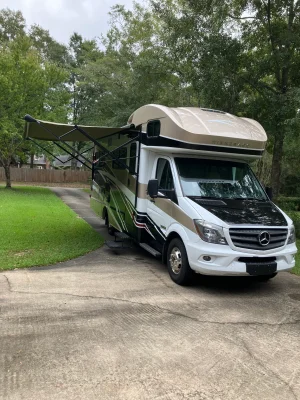 2017 WINNEBAGO ITASCA NAVION photo 3