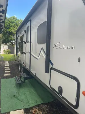 2018 COACHMEN APEX ULTRA LITE photo 3