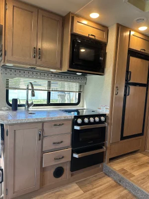 2020 THOR MOTOR COACH FOUR WINDS photo 6