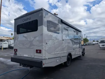2027 Thor Motor Coach Omni photo 7