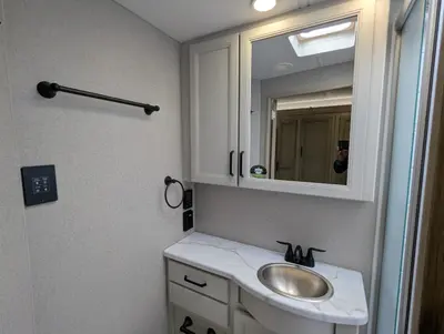 2027 Thor Motor Coach Omni photo 37