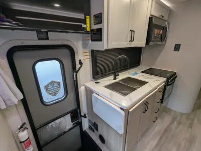 2027 Thor Motor Coach Omni photo 28