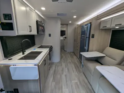 2027 Thor Motor Coach Omni photo 25