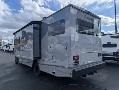 2027 Thor Motor Coach Omni photo 5