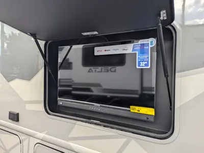 2027 Thor Motor Coach Omni photo 9