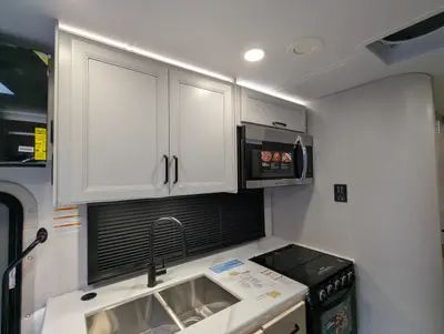 2027 Thor Motor Coach Omni photo 31