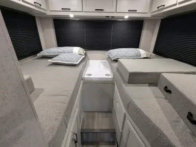 2027 Thor Motor Coach Omni photo 41
