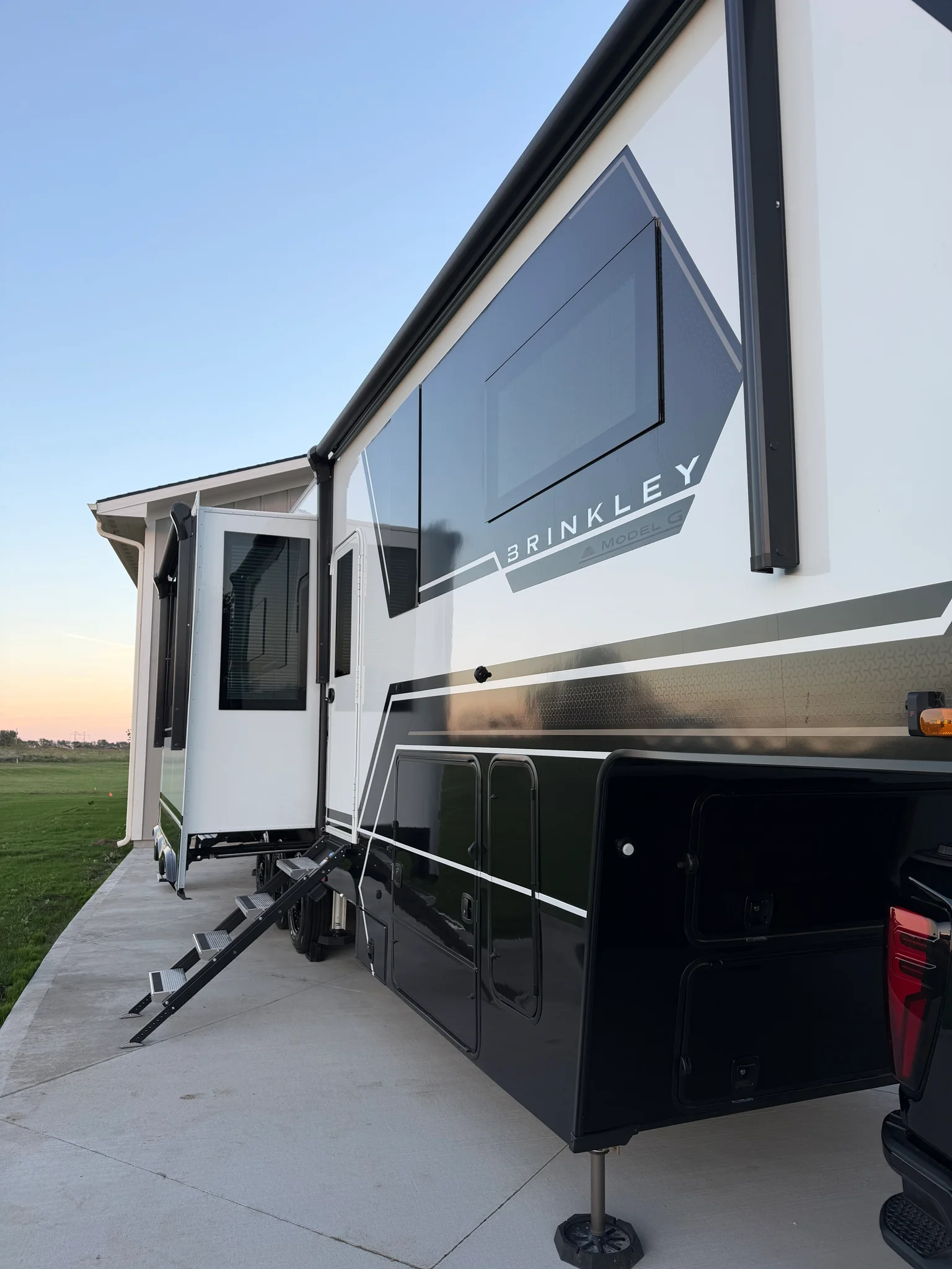 2025 BRINKLEY MODEL G exterior