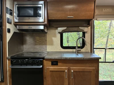 2020 LANCE 1995 TRAVEL TRAILER photo 30