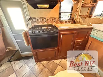 2014 Thor Motor Coach Freedom Elite photo 33