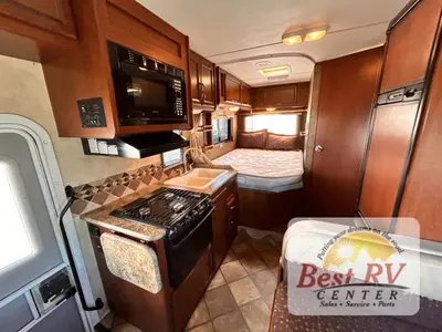2014 Thor Motor Coach Freedom Elite photo 28