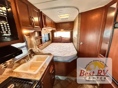 2014 Thor Motor Coach Freedom Elite photo 35