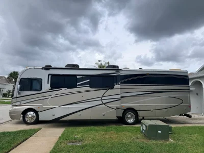 2015 FLEETWOOD SOUTHWIND photo 6