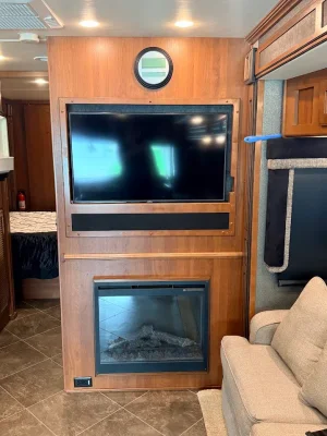 2015 FLEETWOOD SOUTHWIND photo 38