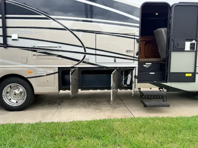 2015 FLEETWOOD SOUTHWIND photo 16