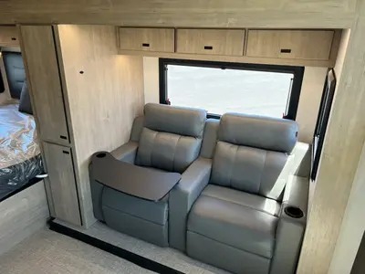 2026 Grand Design Lineage Series M photo 6