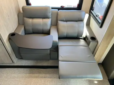 2026 Grand Design Lineage Series M photo 7
