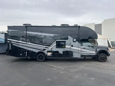 2027 Thor Motor Coach Magnitude photo 28
